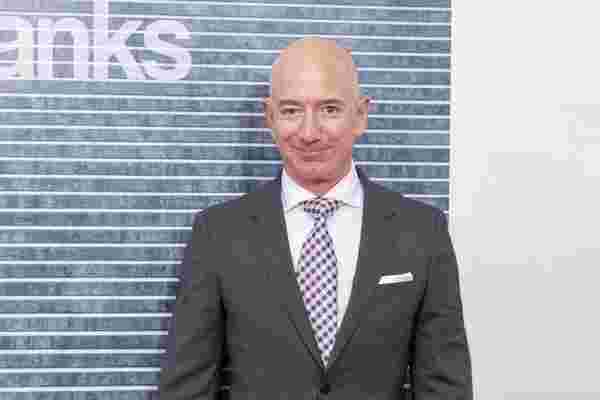 奇怪和不寻常: 关于杰夫·贝佐斯 (Jeff Bezos) 和其他4位知名人士的事情